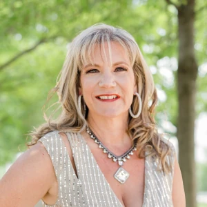image of agent Cheryl Sileo