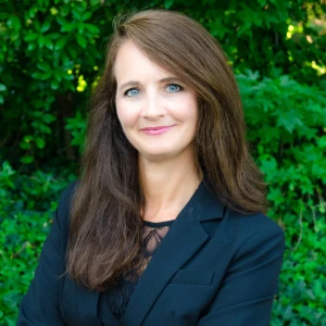 image of agent Laura Collins