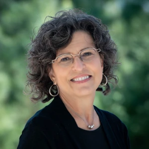 image of agent Suzanne Crosser